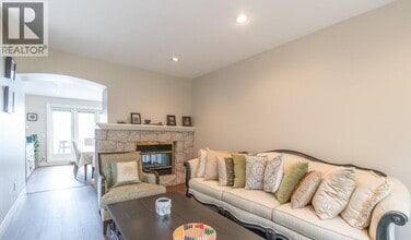 5478 W Vista Ct in West Vancouver, BC - Building Photo - Building Photo