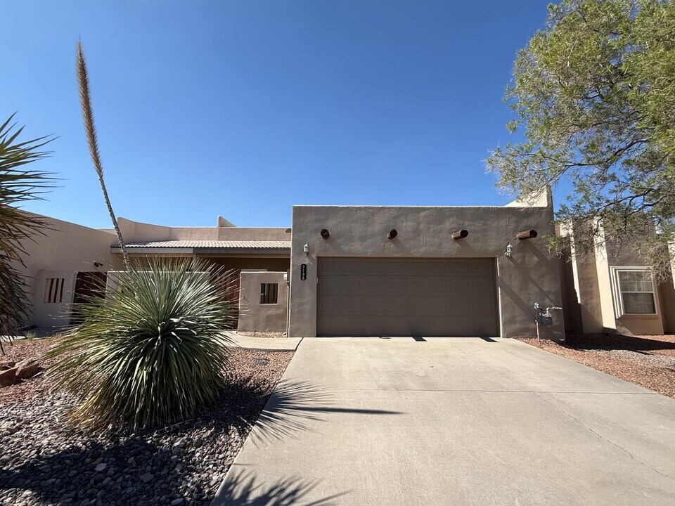 3196 Athenian Way in Las Cruces, NM - Building Photo