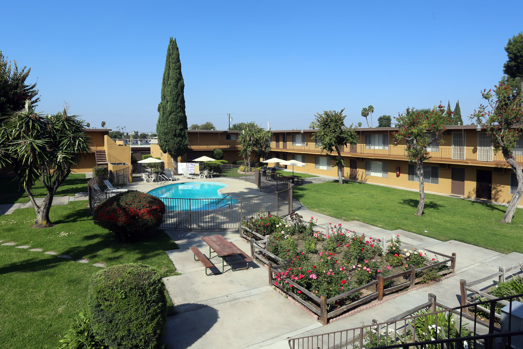 Glen Forest Apartments in Anaheim, CA - Building Photo