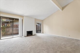 2491-2491 American River Dr in Sacramento, CA - Building Photo - Building Photo