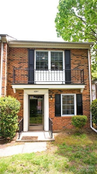 10911 Park Rd in Charlotte, NC - Foto de edificio - Building Photo