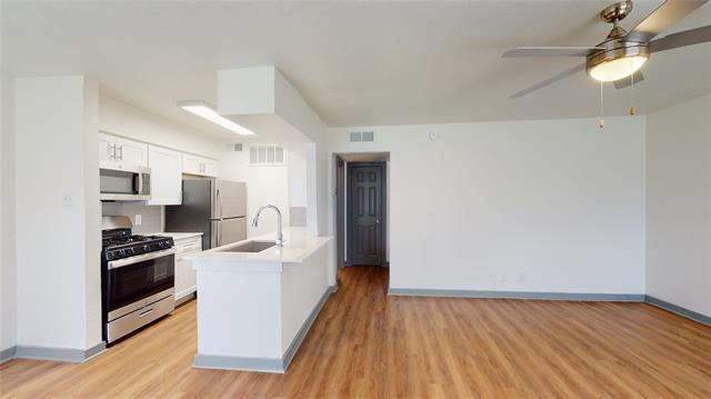 205 E Davis St in Dallas, TX - Building Photo - Building Photo