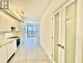 30 Elm Dr W in Mississauga, ON - Building Photo - Building Photo