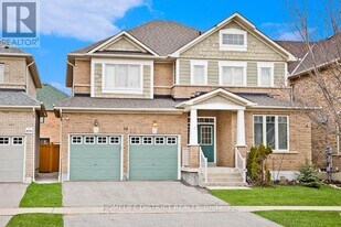 34 Brumstead Dr in Richmond Hill, ON - Building Photo