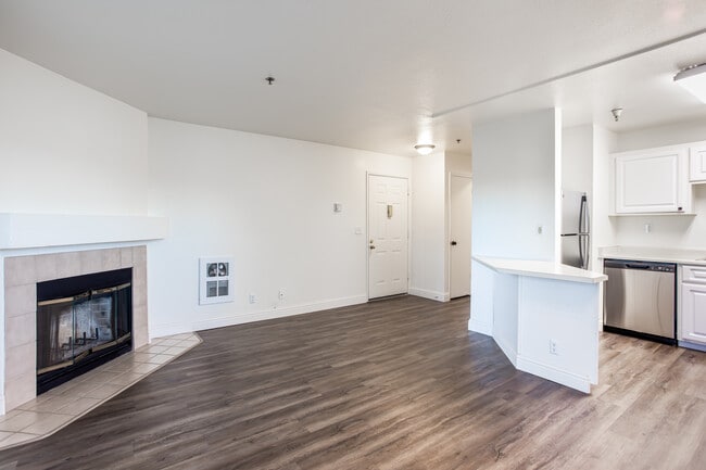 Quail Hill Apartments in Castro Valley, CA - Foto de edificio - Interior Photo