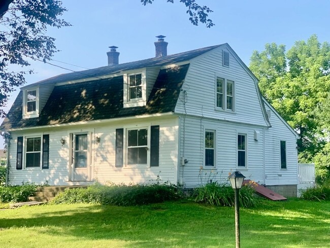 15 W Town St in Lebanon, CT - Building Photo - Building Photo