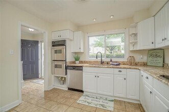 590 Tenbee Ln in Virginia Beach, VA - Building Photo - Building Photo