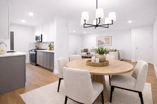 11737 Courtleigh Dr. in Los Angeles, CA - Building Photo