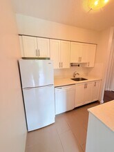 Vista del Mar in North Vancouver, BC - Building Photo - Building Photo