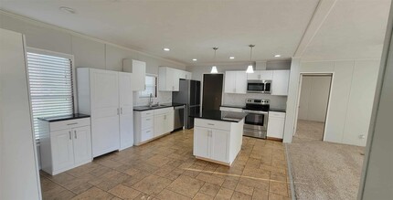 405 Battlebell Rd in Highlands, TX - Building Photo - Building Photo