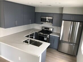 4271 Rosewood Ave, Unit 2 in Los Angeles, CA - Building Photo - Building Photo