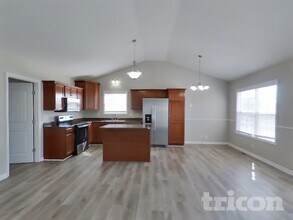 1339 Loren Circle, Unit 0204 in Clarksville, TN - Foto de edificio - Building Photo