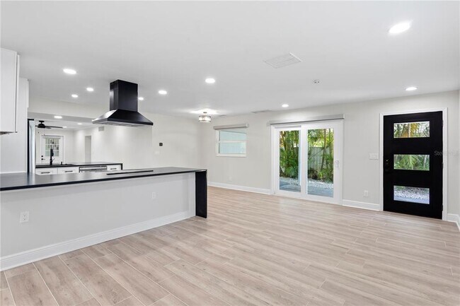 4235 Carson St NE in St. Petersburg, FL - Building Photo - Building Photo