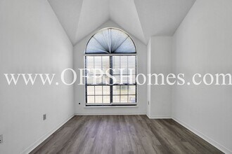 8 Viking Dr NW in Fort Walton Beach, FL - Foto de edificio - Building Photo