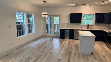 826 N Beckley Ave in Dallas, TX - Building Photo - Building Photo