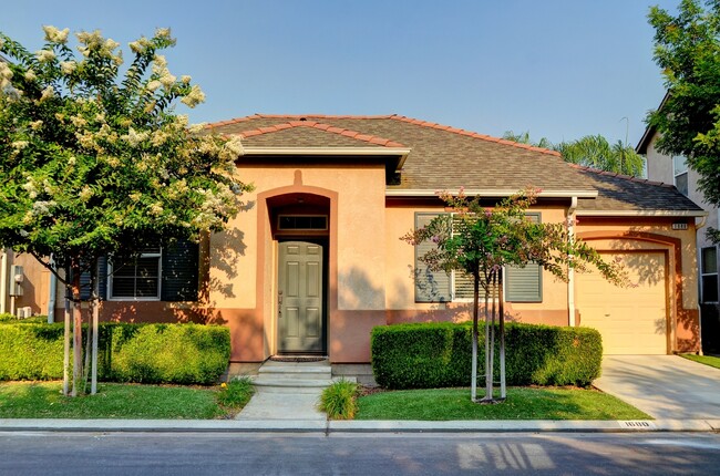 1680 N Avignon Ln in Clovis, CA - Foto de edificio - Building Photo