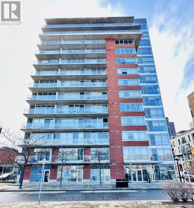 180-1180 York St