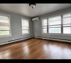 221 Trenton St, Unit #2 in Boston, MA - Foto de edificio - Building Photo