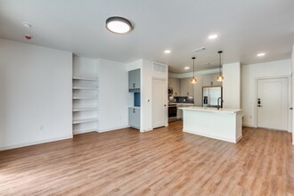 The Cambridge in Dallas, TX - Building Photo - Building Photo