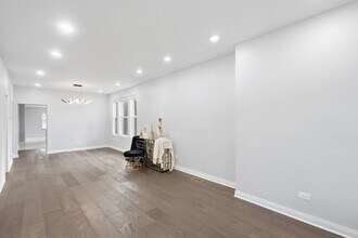 7823 S May St in Chicago, IL - Building Photo - Building Photo