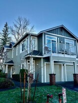 723 241st Ln SE in Sammamish, WA - Building Photo