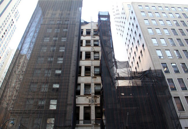 520 Fifth Ave in New York, NY - Building Photo - Building Photo
