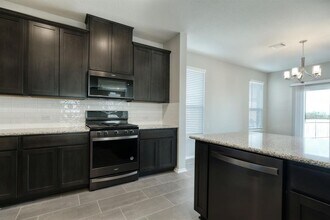 105 Fort William St in Hutto, TX - Building Photo - Building Photo
