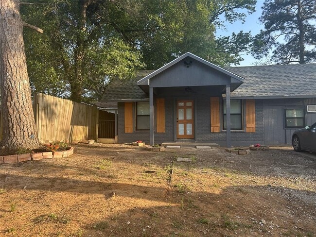 property at 615 W Dallas St