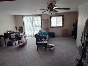 301 Barr Elms Ave in Joliet, IL - Foto de edificio - Building Photo