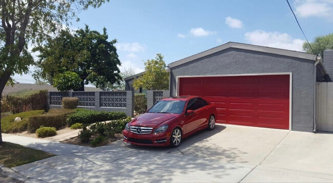 5320 Hewlett Drive in San Diego, CA - Building Photo - Building Photo