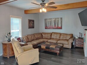 121 N Main St in Pendleton, IN - Building Photo - Building Photo