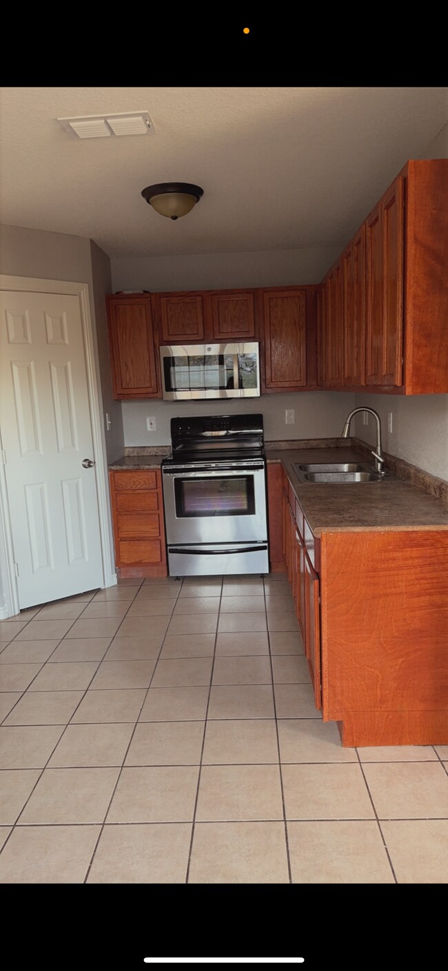 1036 E Elm St, Unit #200 in Tyler, TX - Building Photo - Building Photo