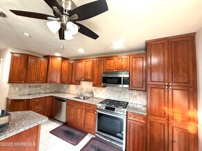 28 Skylark Ct in Marlboro, NJ - Building Photo - Building Photo