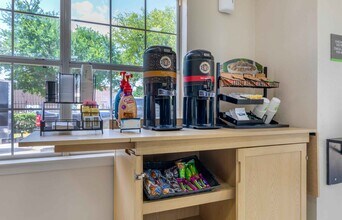Furnished Studio-Arlington in Arlington, TX - Foto de edificio - Building Photo