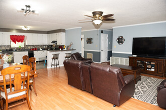 122 Friar Tuck Ave in Warner Robins, GA - Building Photo - Building Photo