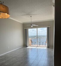 616 Clearwater Park Rd in West Palm Beach, FL - Foto de edificio - Building Photo