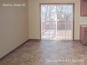 7422 Hedge Ln Terrace in Shawnee, KS - Building Photo - Building Photo