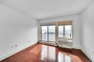 6209 City Pl in Edgewater, NJ - Building Photo - Building Photo