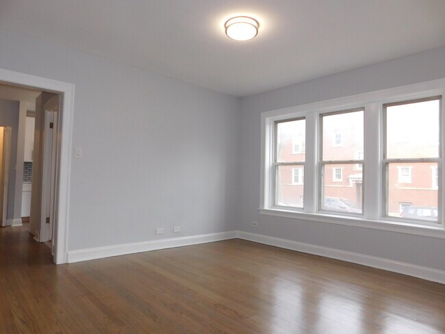 3700 W Cornelia Ave-Unit -1 in Chicago, IL - Building Photo - Building Photo