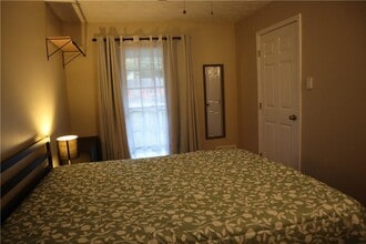 3033 Empire Blvd SW in Atlanta, GA - Building Photo - Building Photo