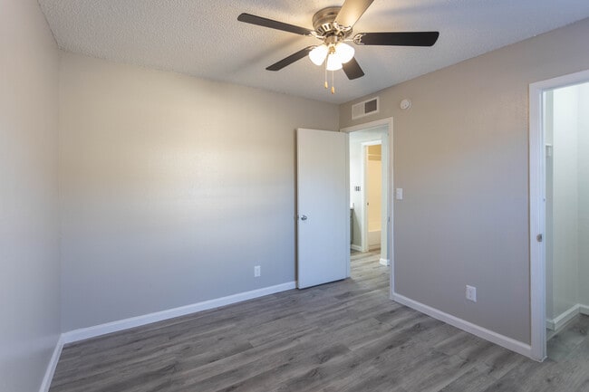 Brisa Apartments & Storage in El Paso, TX - Building Photo - Building Photo