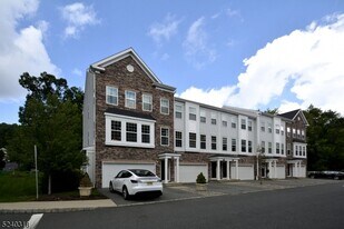 1802 Devon Ln in Rockaway, NJ - Building Photo