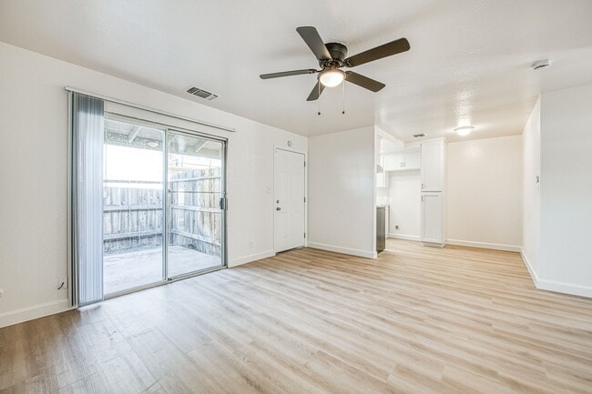 3221 E Normal Ave in Fresno, CA - Building Photo - Building Photo