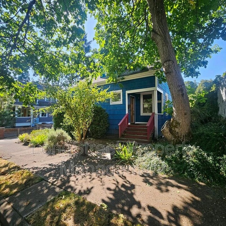 4537 NE 8th Ave in Portland, OR - Building Photo