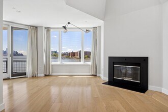 600 Harbor Blvd in Weehawken, NJ - Foto de edificio - Building Photo