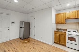 14 Bayville Ave in Bayville, NY - Building Photo - Building Photo