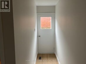 119 Shawnee Cir in Toronto, ON - Building Photo - Building Photo