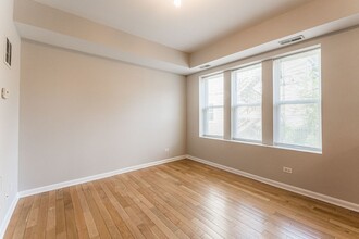 6421 N Greenview Ave, Unit 1E in Chicago, IL - Foto de edificio - Building Photo