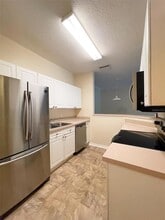 18001 Richmond Pl Dr, Unit 820 in Tampa, FL - Building Photo - Building Photo