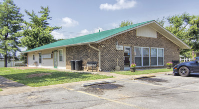 Walnut Street Apartments in Dickson, TN - Building Photo - Building Photo